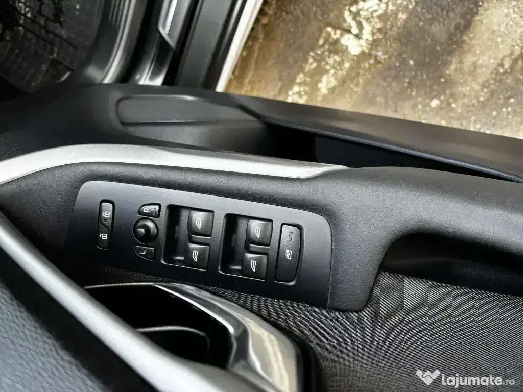 Volvo V40 Cross Country D3, 2.0 diesel, automat, 2015, Euro 6, TVA deductibil 