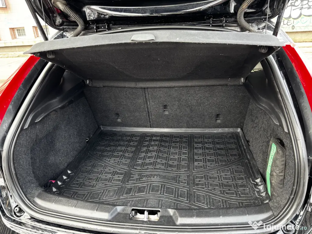 Volvo V40 Cross Country D3, 2.0 diesel, automat, 2015, Euro 6, TVA deductibil 