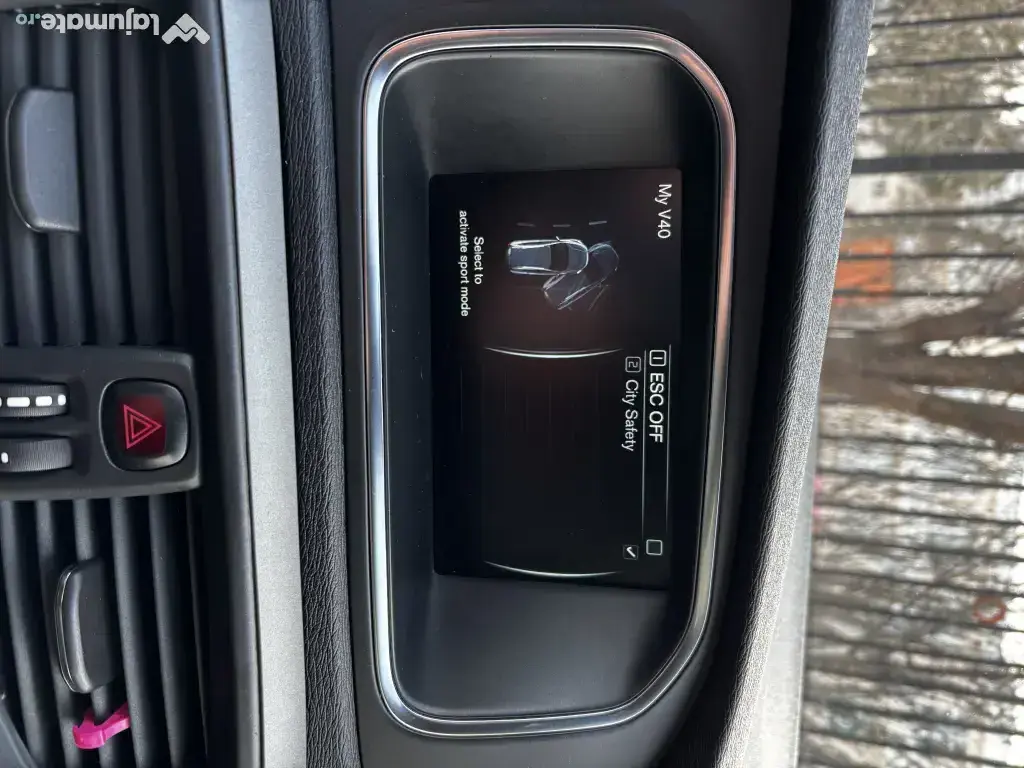 Volvo V40 Cross Country D3, 2.0 diesel, automat, 2015, Euro 6, TVA deductibil 