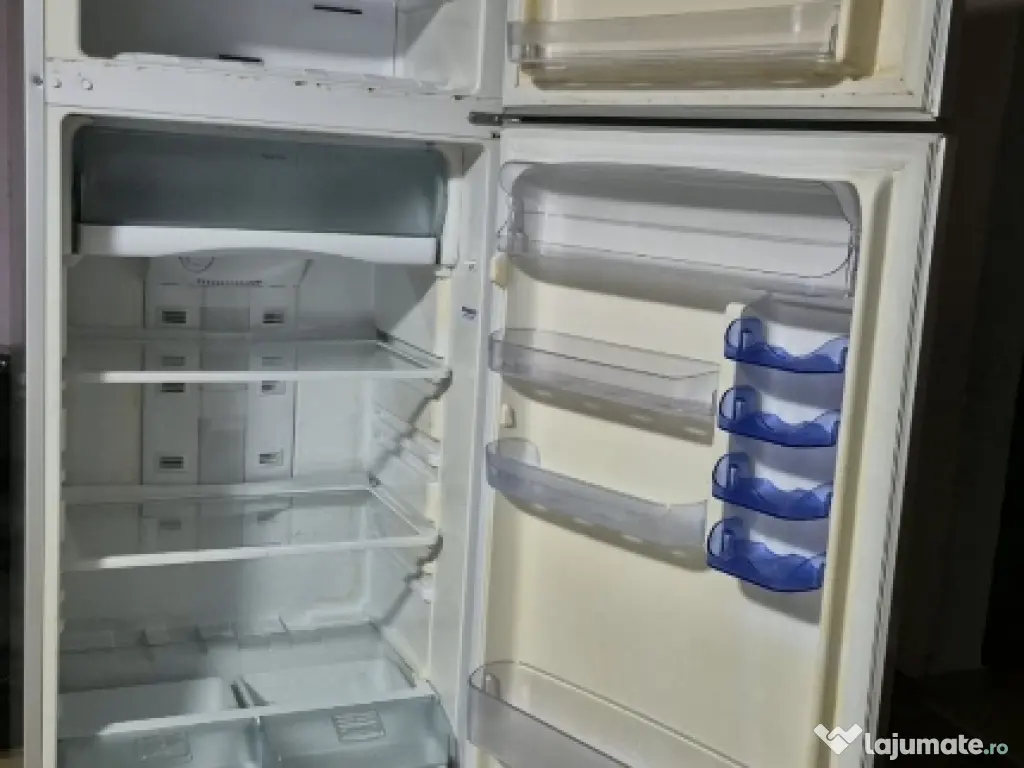 Frigider cu congelator 