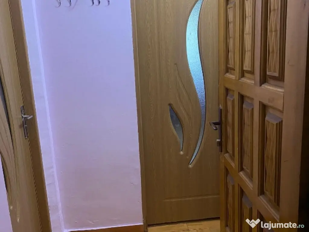 Inchiriez garsoniera studio in spate la magazinul  Maramures 