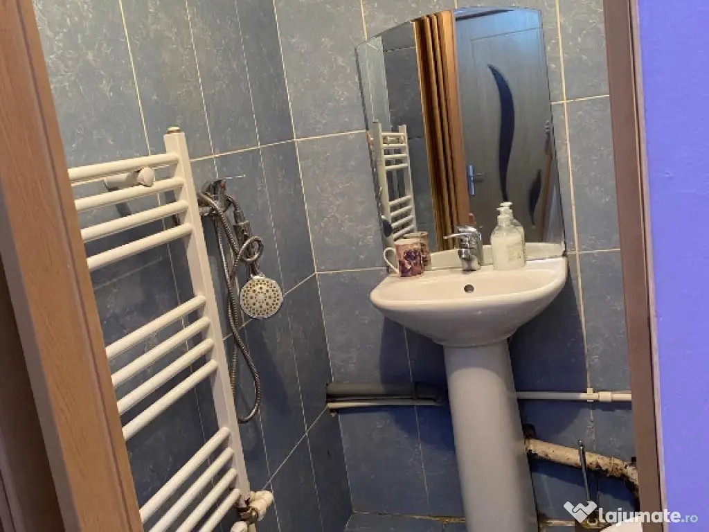 Inchiriez garsoniera studio in spate la magazinul  Maramures 