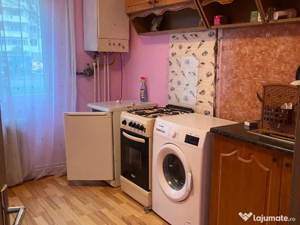 Inchiriez garsoniera studio in spate la magazinul  Maramures 