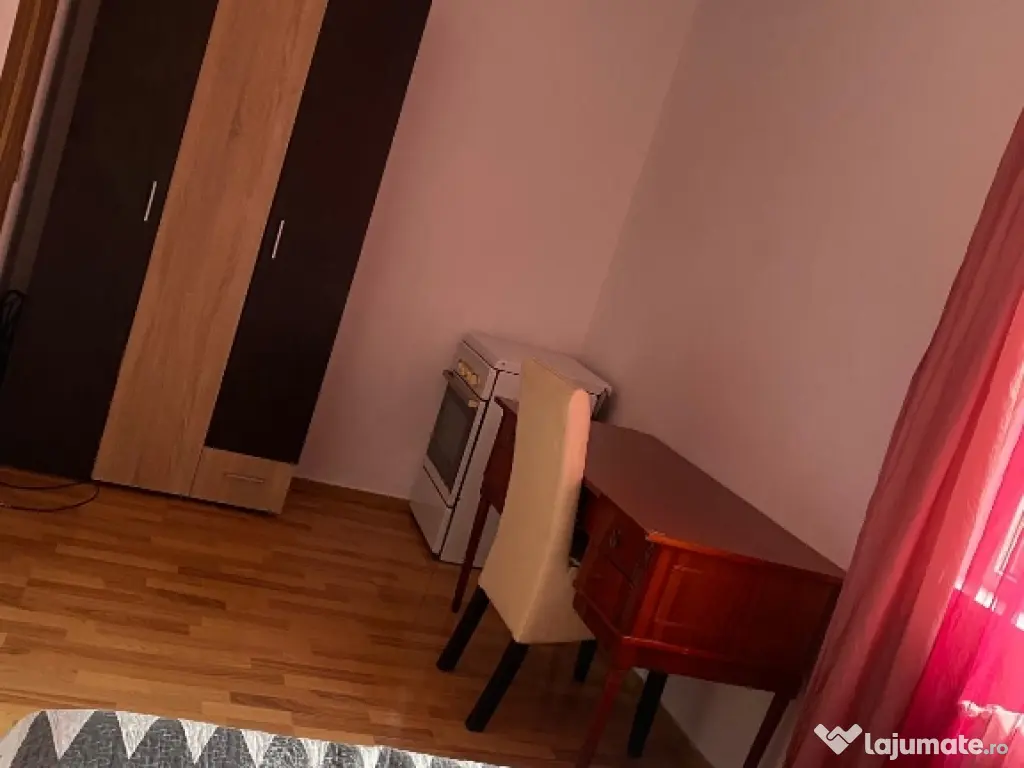 Inchiriez garsoniera studio in spate la magazinul  Maramures 