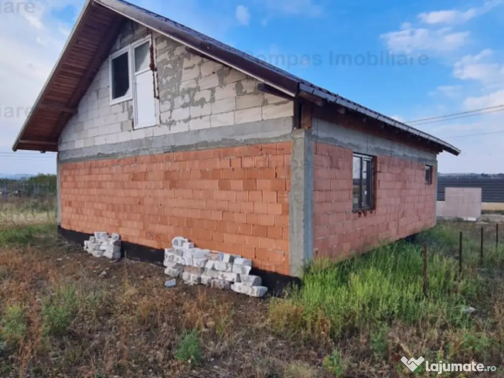 Casa la roșu in zona Dumbrava Roșie 