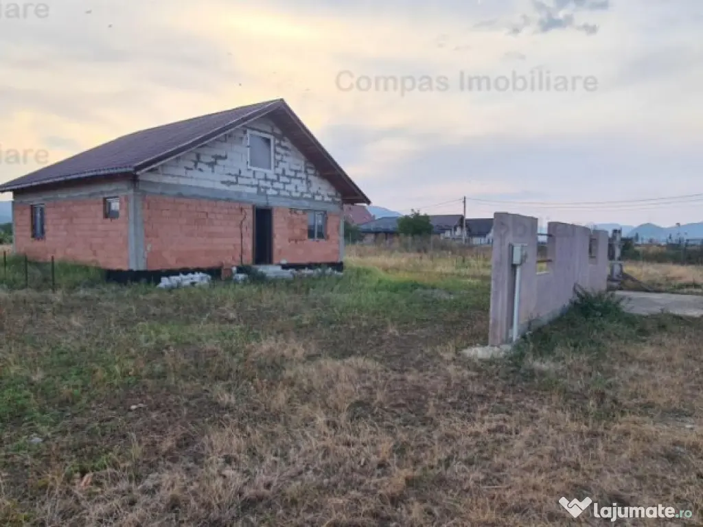 Casa la roșu in zona Dumbrava Roșie 