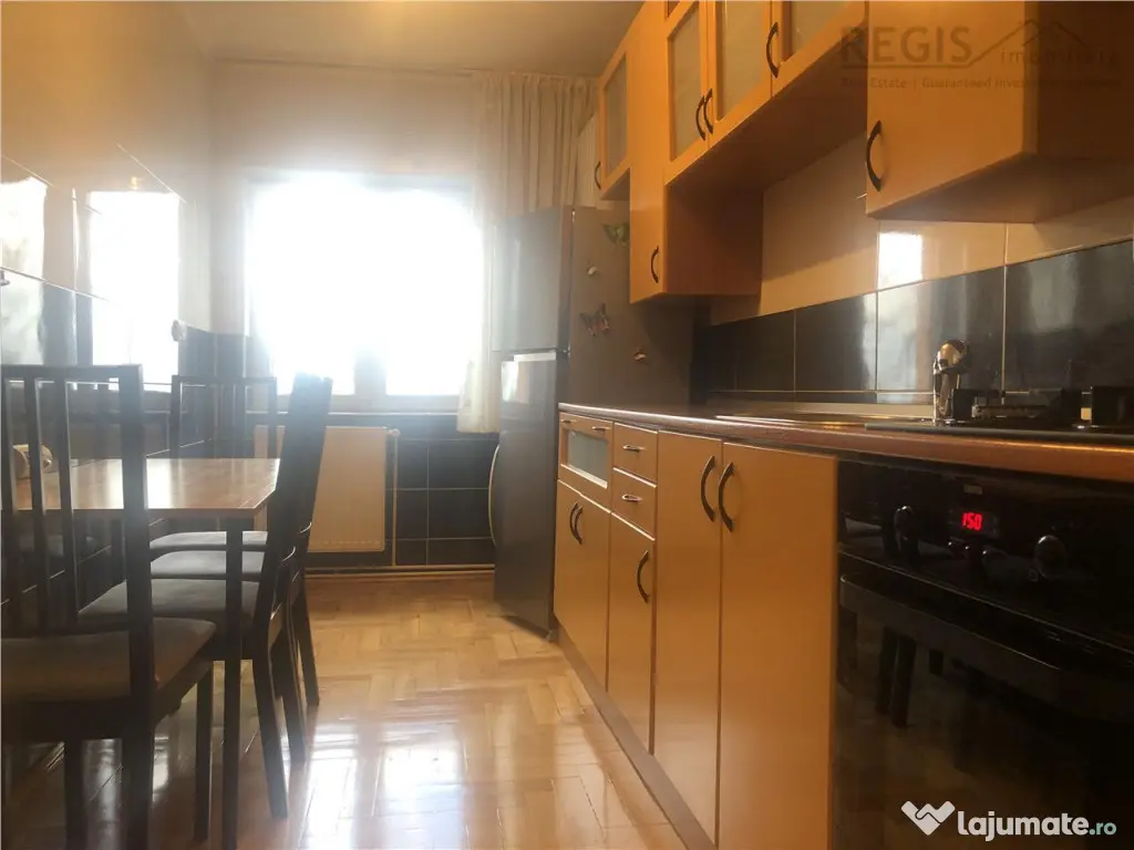 Centru Zona Verde, 3 Camere Bloc Tip Vila