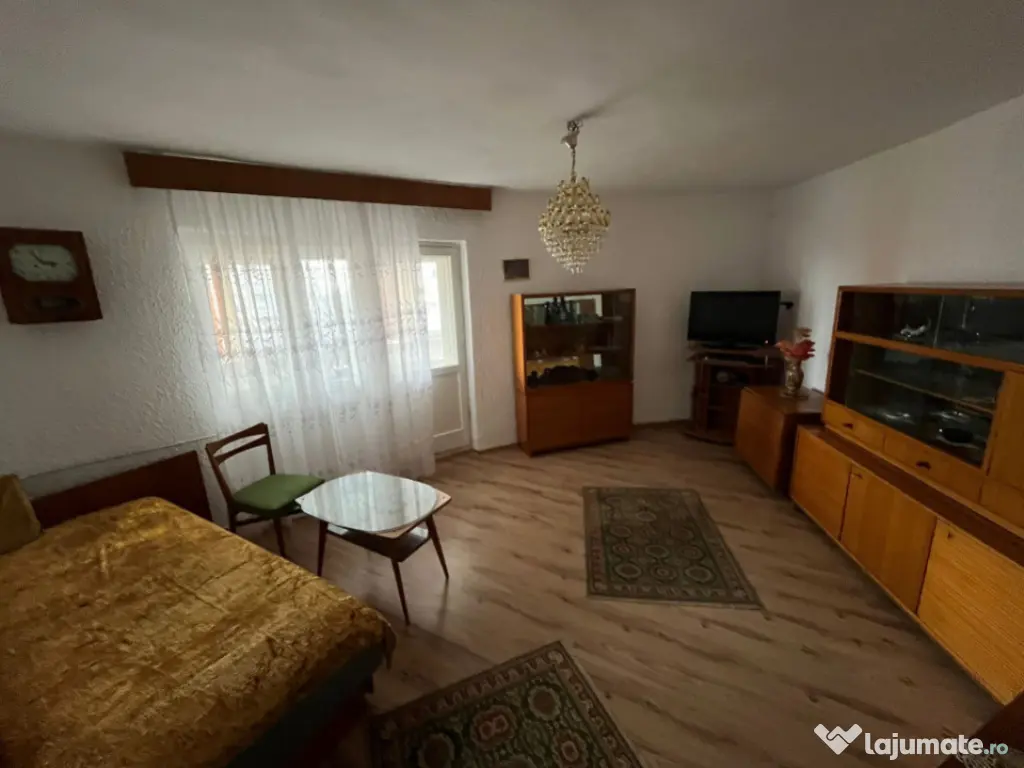 Oferta de închiriat apartament cu 2 camere central 