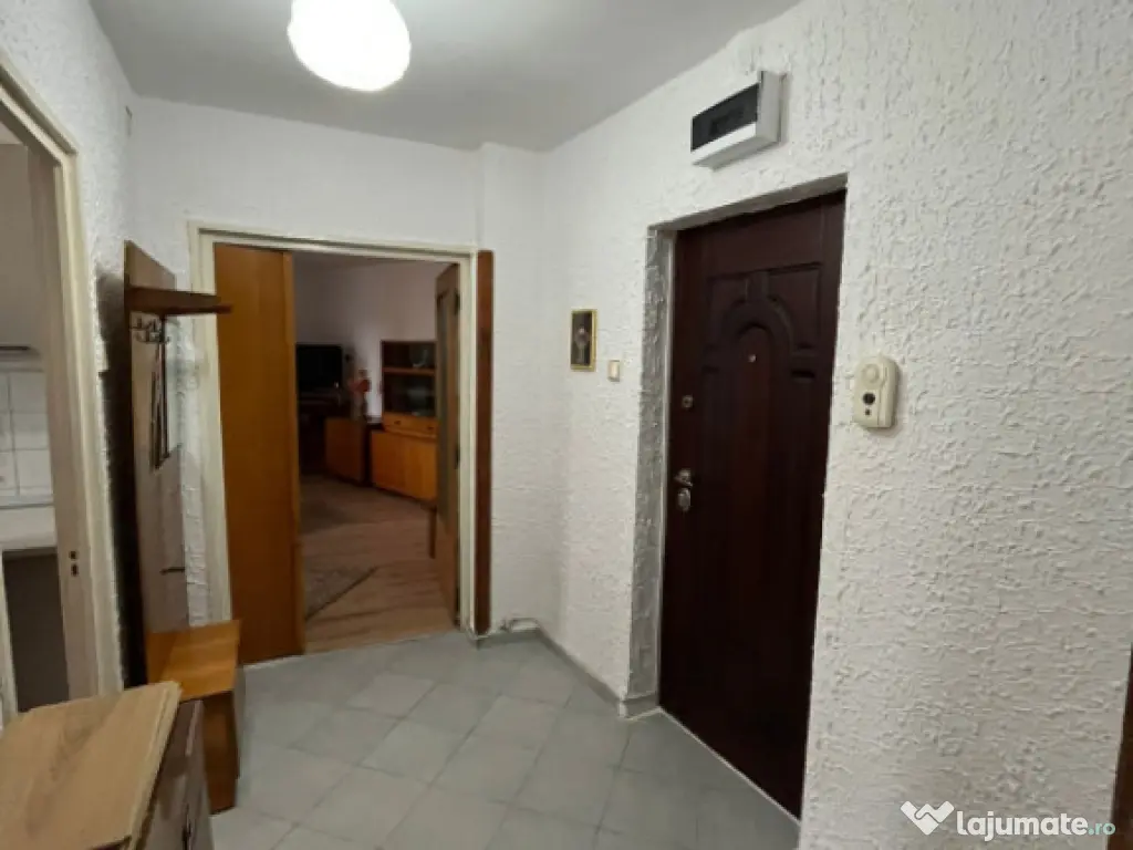 Oferta de închiriat apartament cu 2 camere central 
