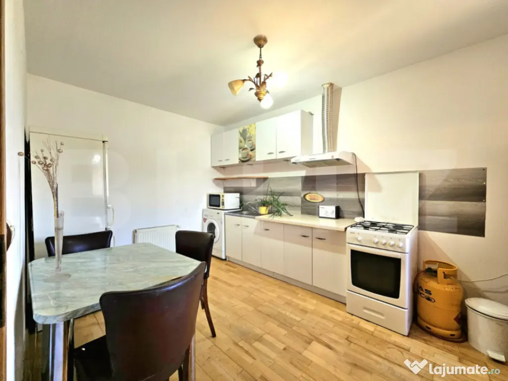 Apartament 2 camere, 80 mp, zona Lunei 