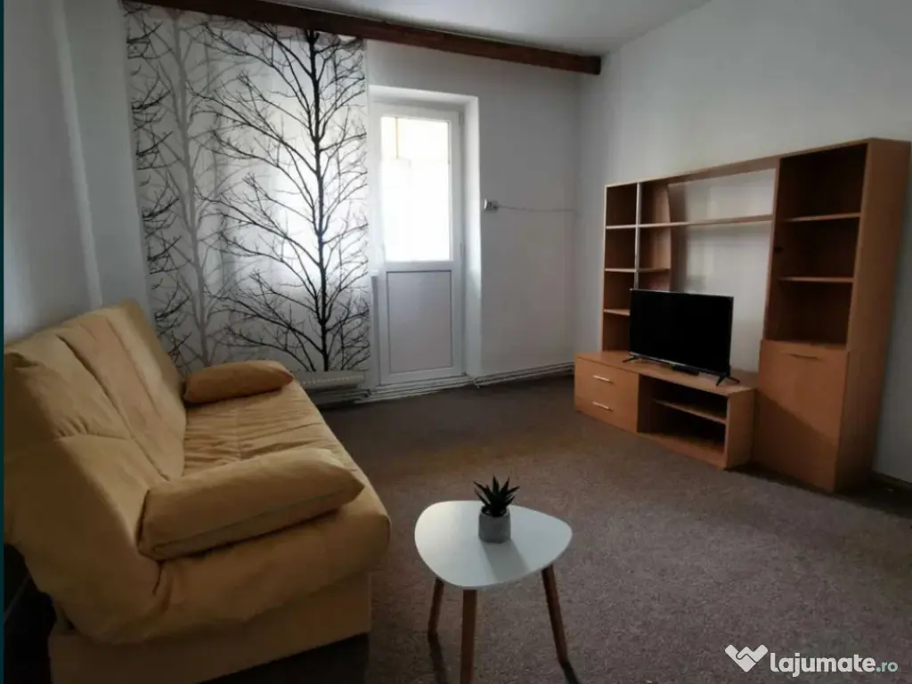Apartament 2 camere, semidecomandat - zona Vlahuta 