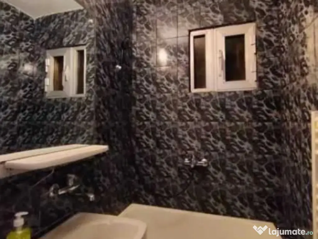 Apartament 2 camere, semidecomandat - zona Vlahuta 