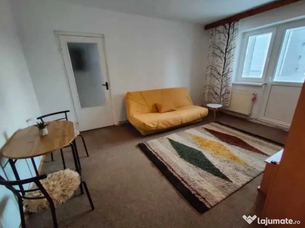 Apartament 2 camere, semidecomandat - zona Vlahuta 