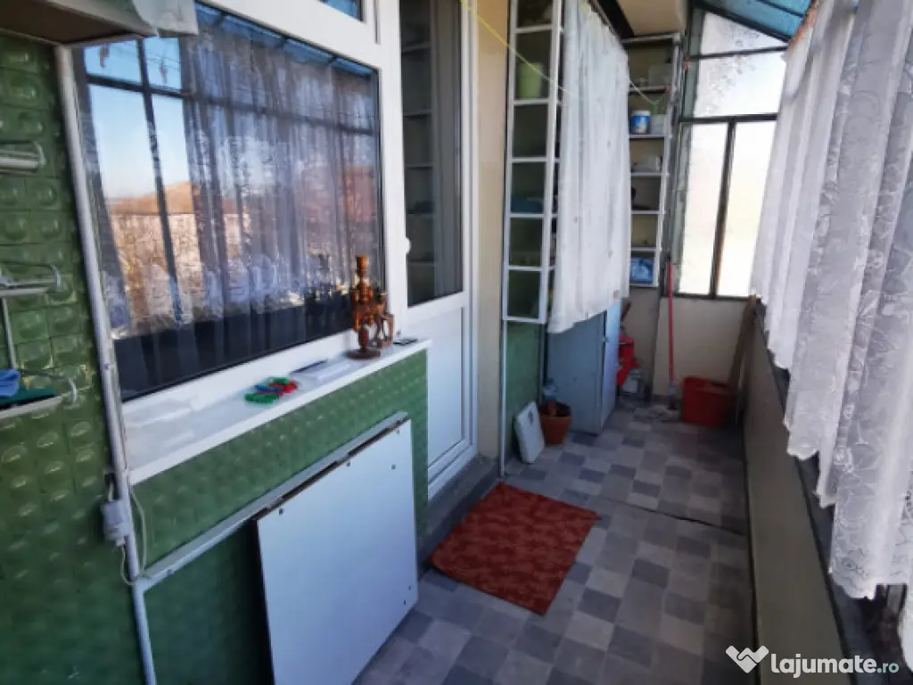 Apartament 2 camere decomandat zona Vasile Aaron 