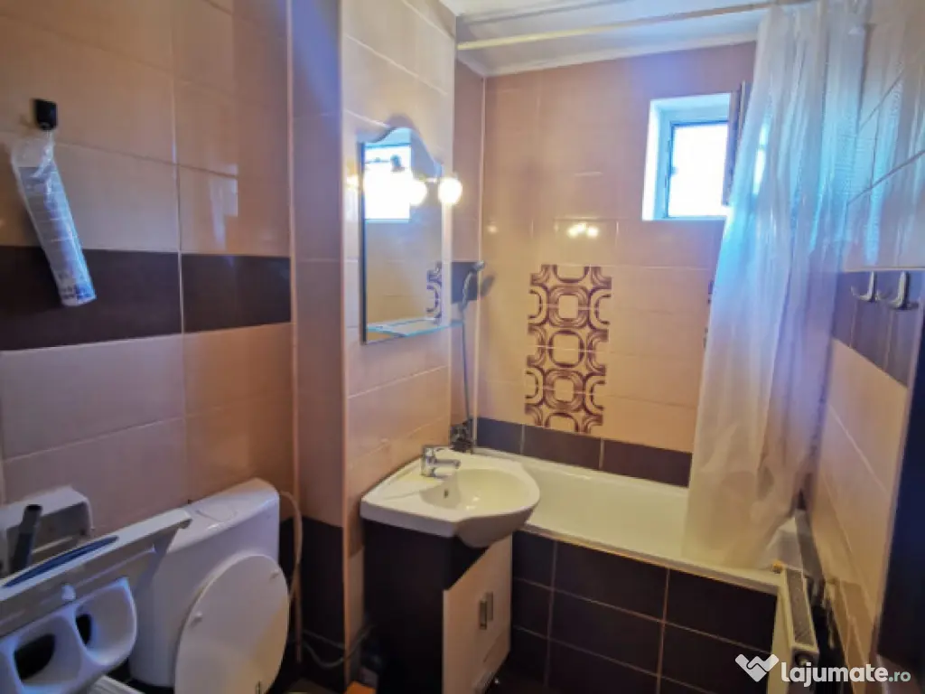 Apartament 2 camere decomandat zona Vasile Aaron 