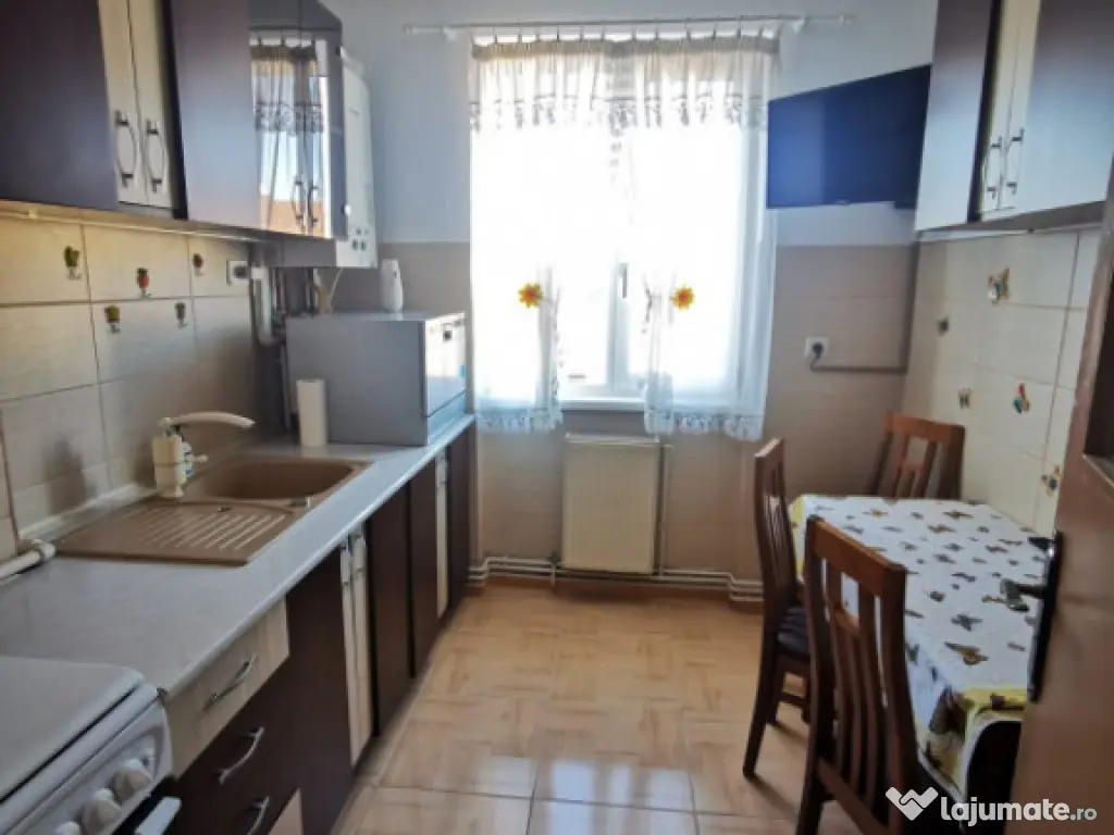 Apartament 2 camere decomandat zona Vasile Aaron 