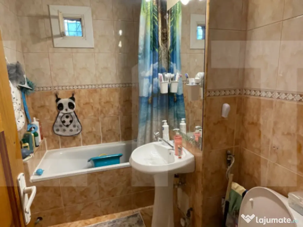 Apartament 3 camere, 67 mp, zona Lipovei 