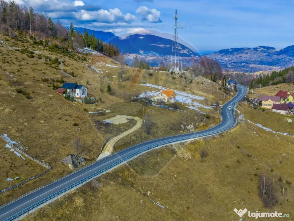 Teren intravilan CU PRIVELISTE DE POVESTE- Fundata- Romania