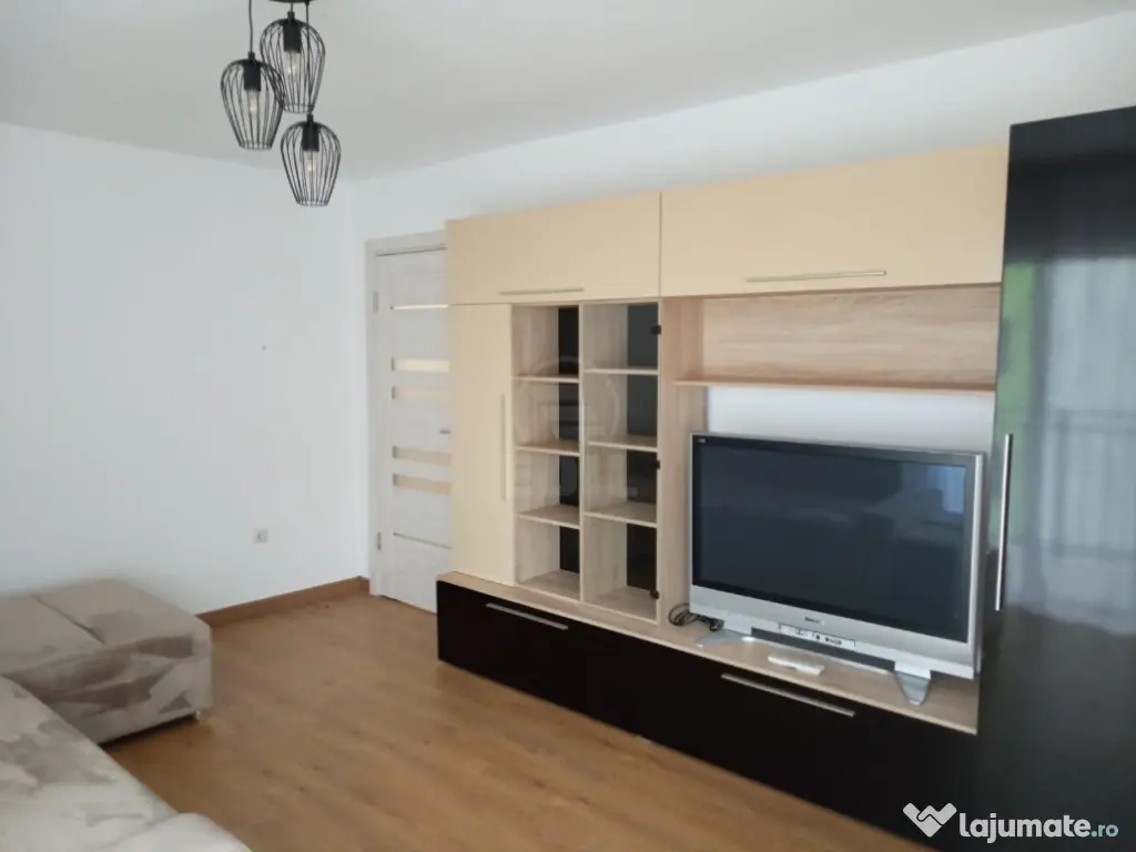 Apartament decomandat, etaj intermediar, Floresti 