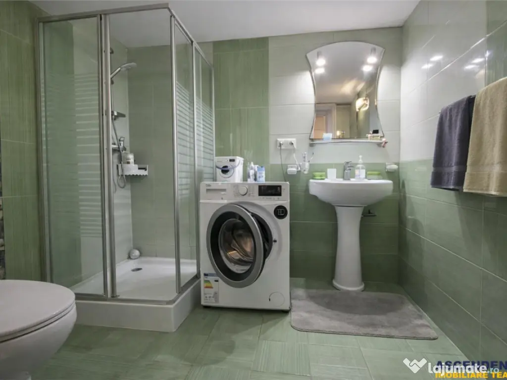 Casa Bartolomeu, pe doua nivele, stil deosebit, curte comuna 