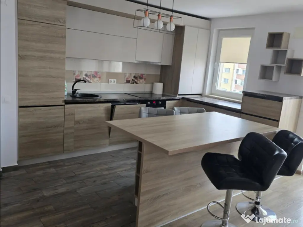 Apartament 2 camere, decomandat - zona Tractorul