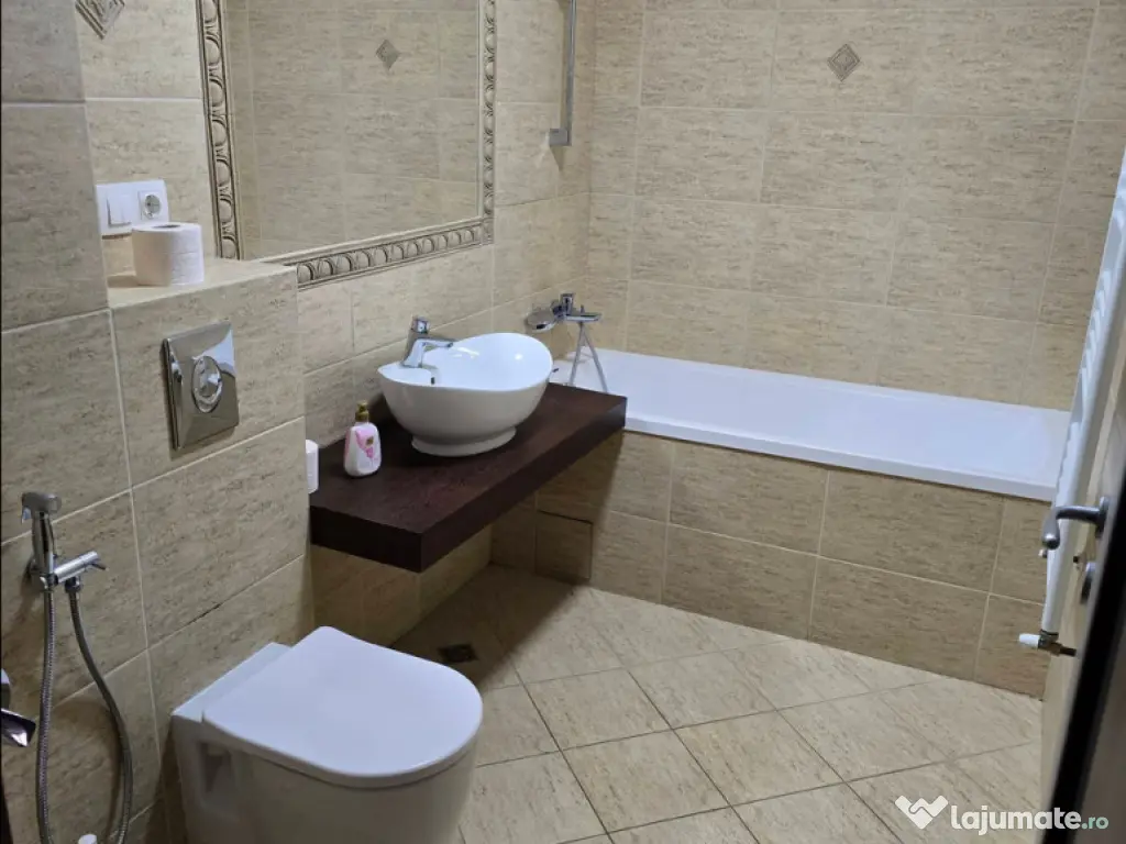 Apartament 2 camere, decomandat - zona Tractorul