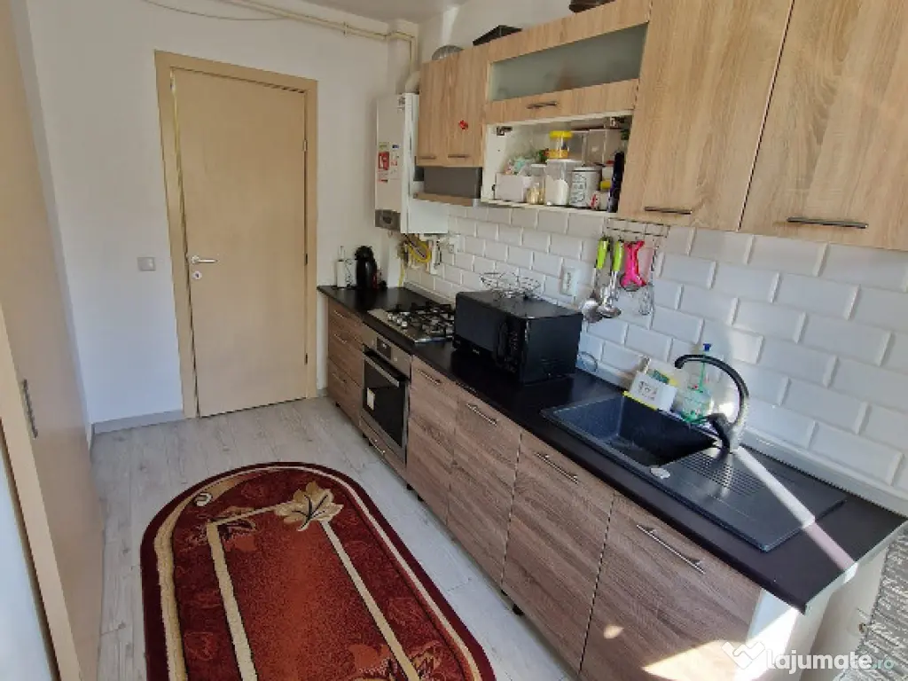 Apartament de 2 camere zona TRACTORUL,BLOC 2020