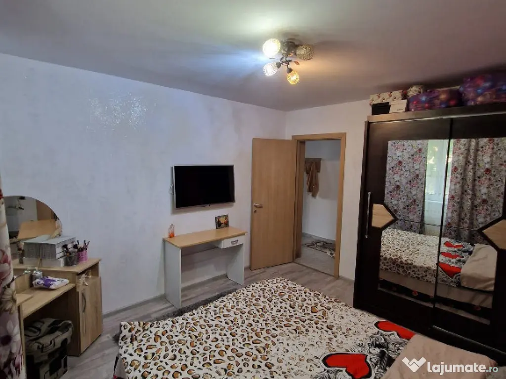 Apartament de 2 camere zona TRACTORUL,BLOC 2020