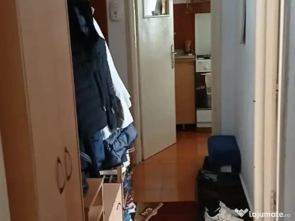 Apartament Cu 3 Camere Semidecomandate - Parter - Zona Areni 