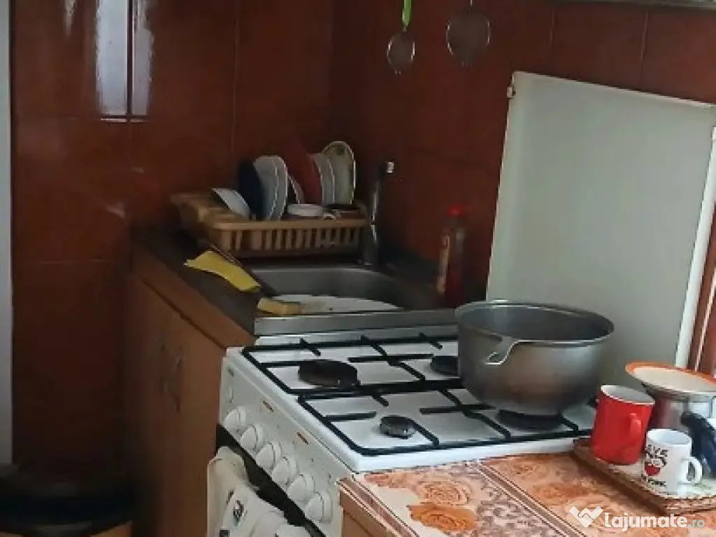 Apartament Cu 3 Camere Semidecomandate - Parter - Zona Areni 