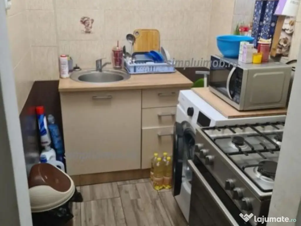 Decomandat renovat 2 camere sector 4 Resita 