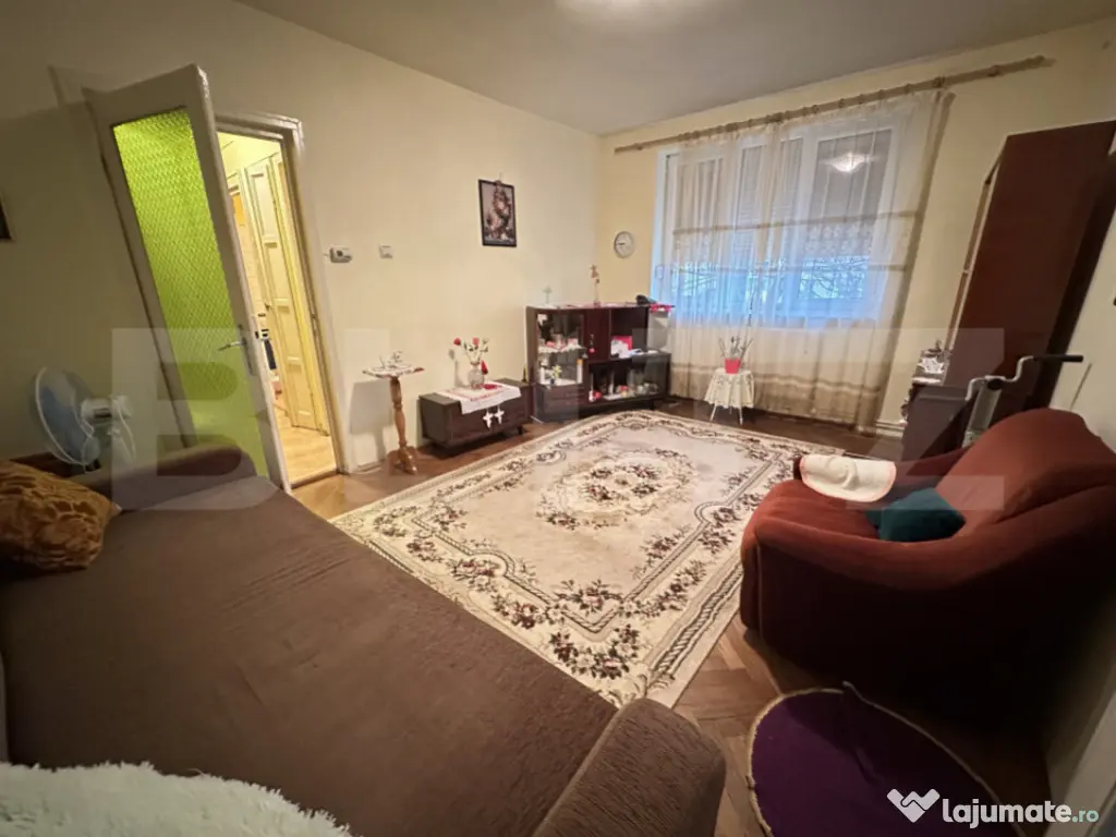 Apartament cu 2 camere semidecomandat, Deva, Central 