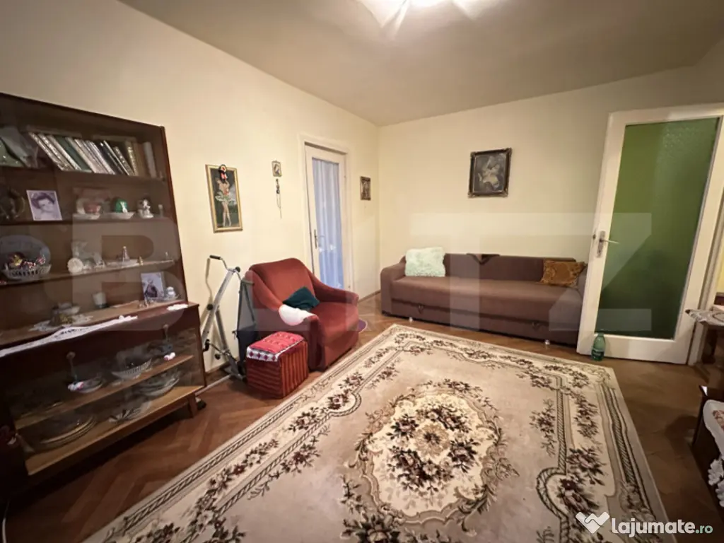 Apartament cu 2 camere semidecomandat, Deva, Central 