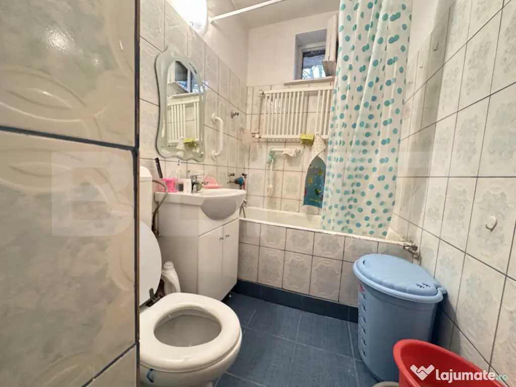 Apartament cu 2 camere semidecomandat, Deva, Central 