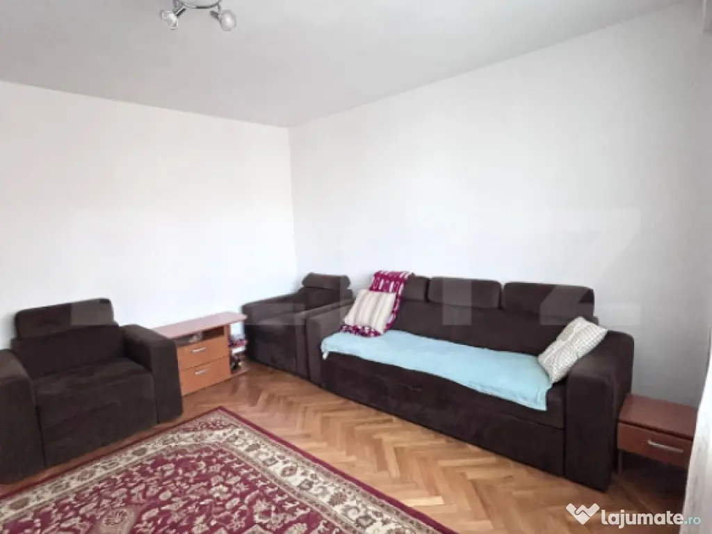 Apartament cu 3 camere, etaj 2, zona Calea Moldovei 