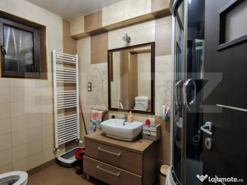 Casă spațioasă de vânzare în zona Rompetrol-Bistrita 