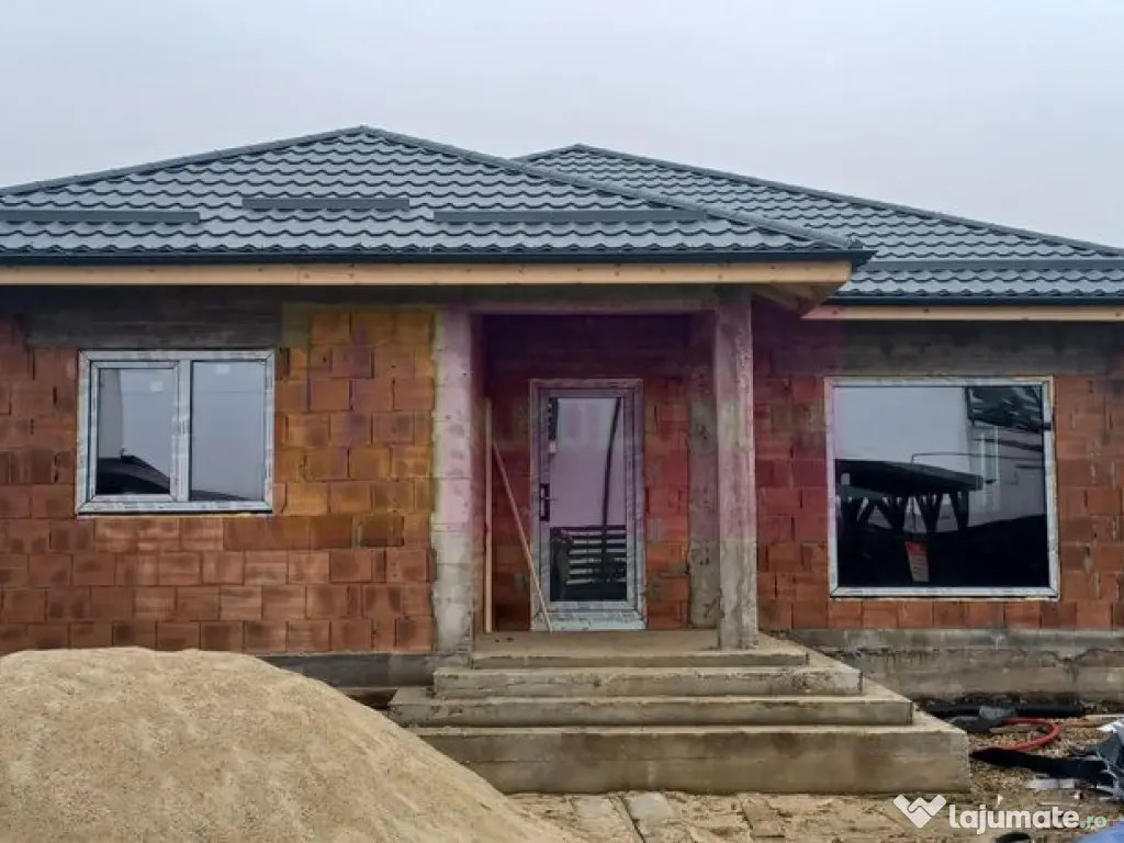 Săbăreni, casă nouă 4 camere parter, curte 480 mp 