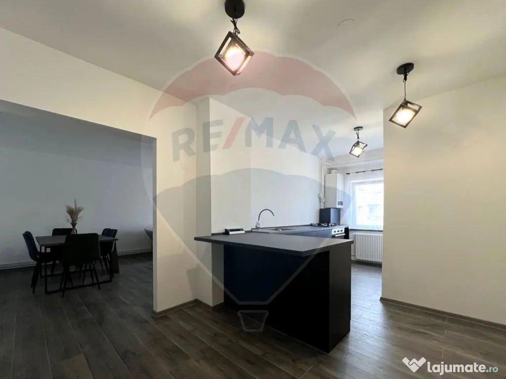 Apartament spațios de închiriat, strada Năsăud, bloc ... 