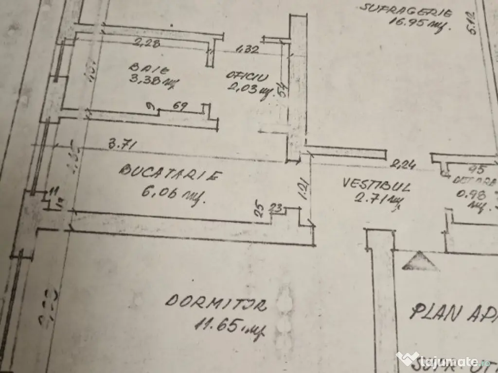 Apartament cu 3 camere de vanzare in Campina-Zona Ultracentrala 