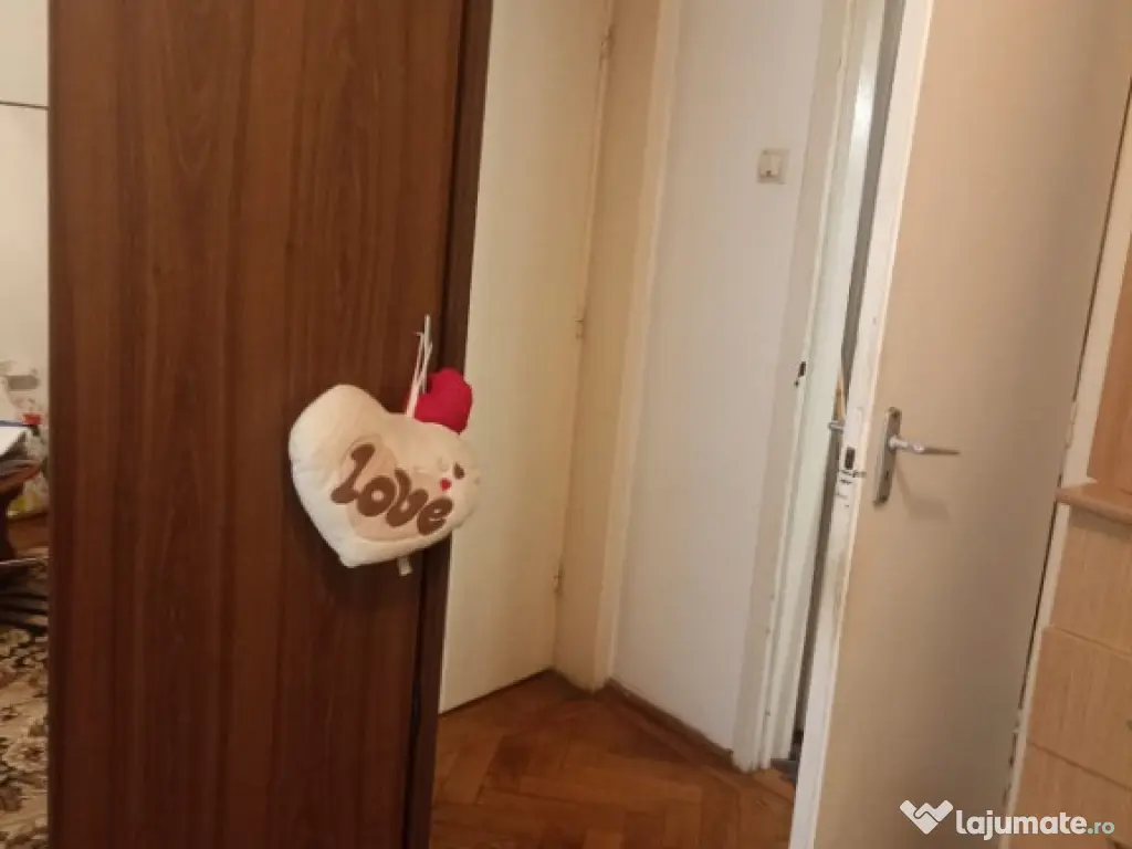 Apartament cu 3 camere de vanzare in Campina-Zona Ultracentrala 