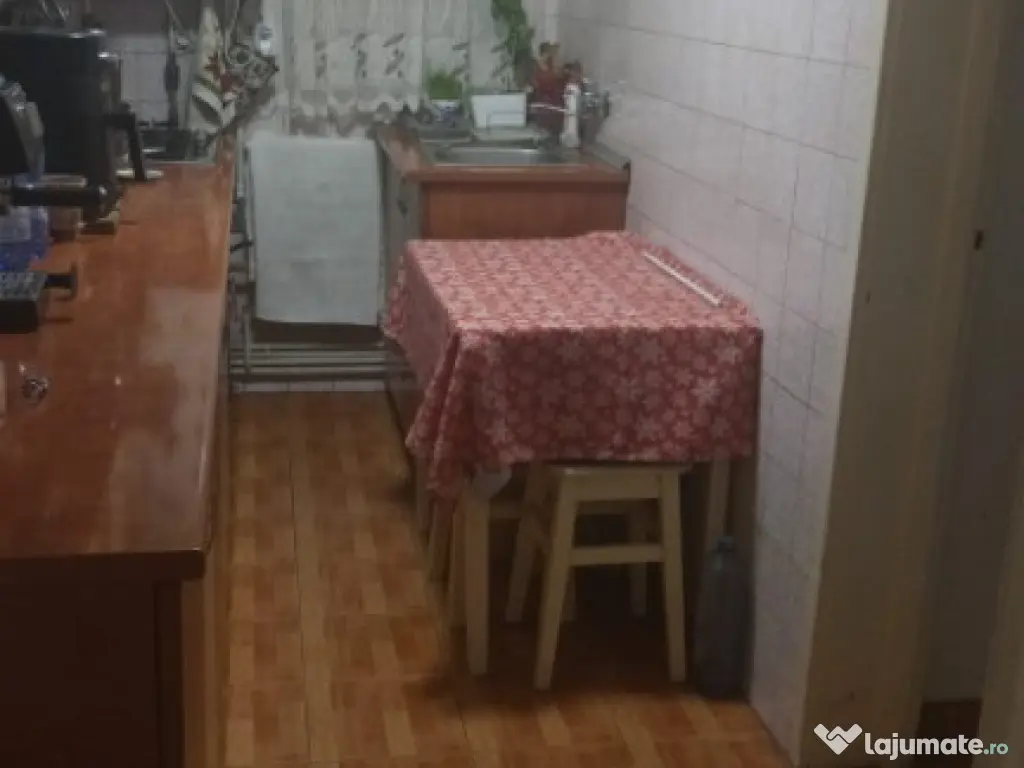 Apartament cu 3 camere de vanzare in Campina-Zona Ultracentrala 