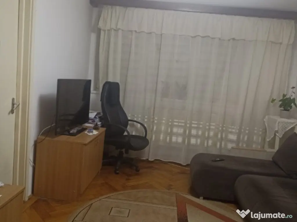 Apartament cu 3 camere de vanzare in Campina-Zona Ultracentrala 