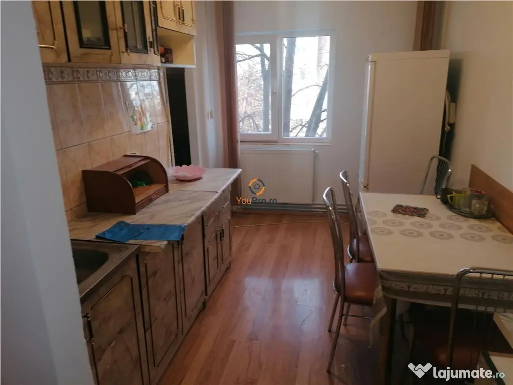 Decomandat Spatios cu Centrala zona Vladeasa 