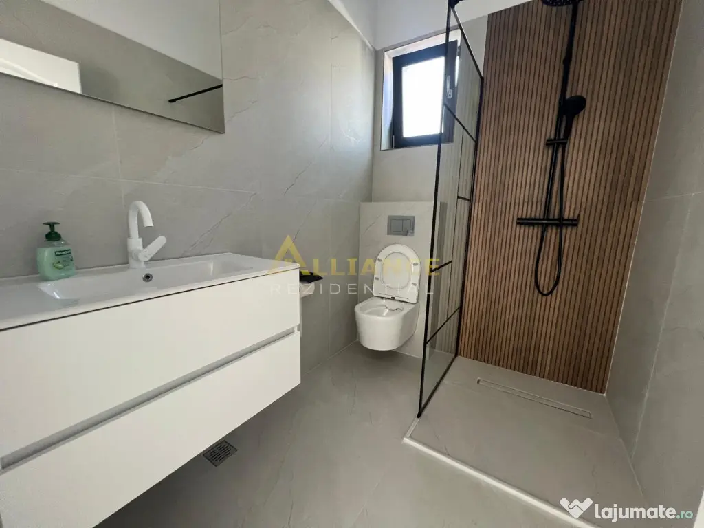 Casa individuala pe parter cu 4 camere // 2 bai // panouri 3 