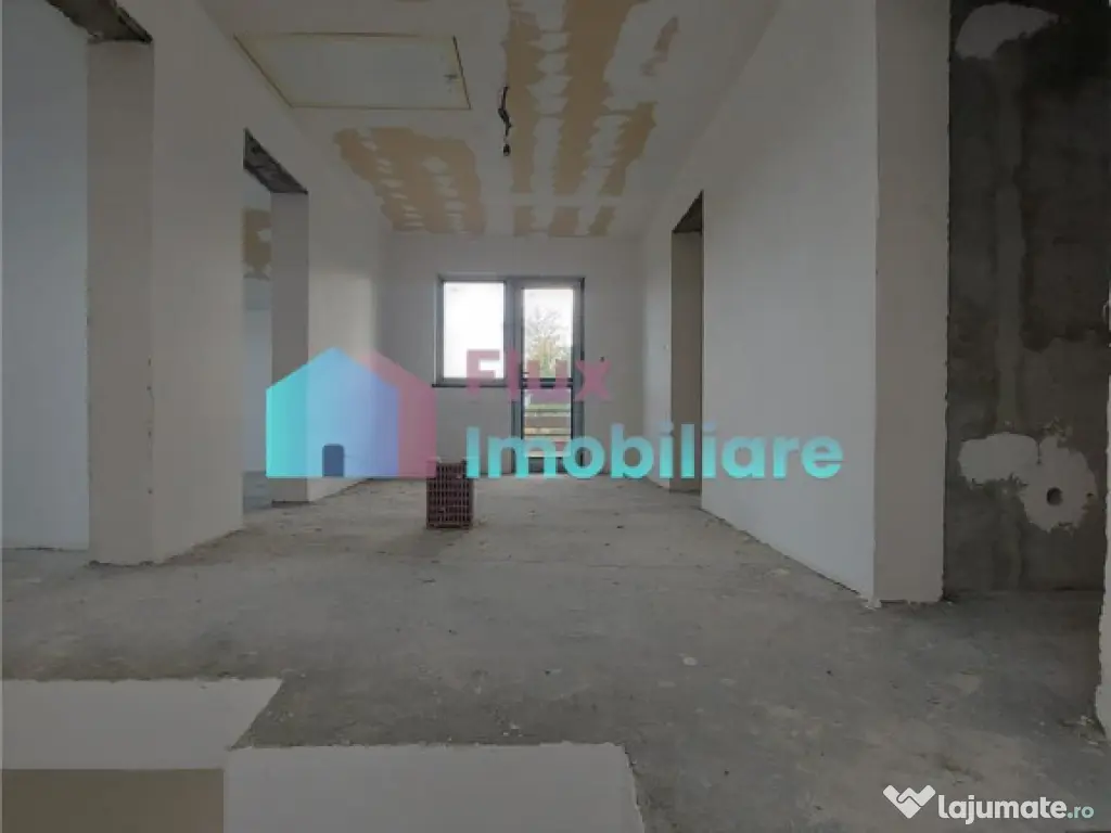 Casa cu 8450 mp teren in Solca 