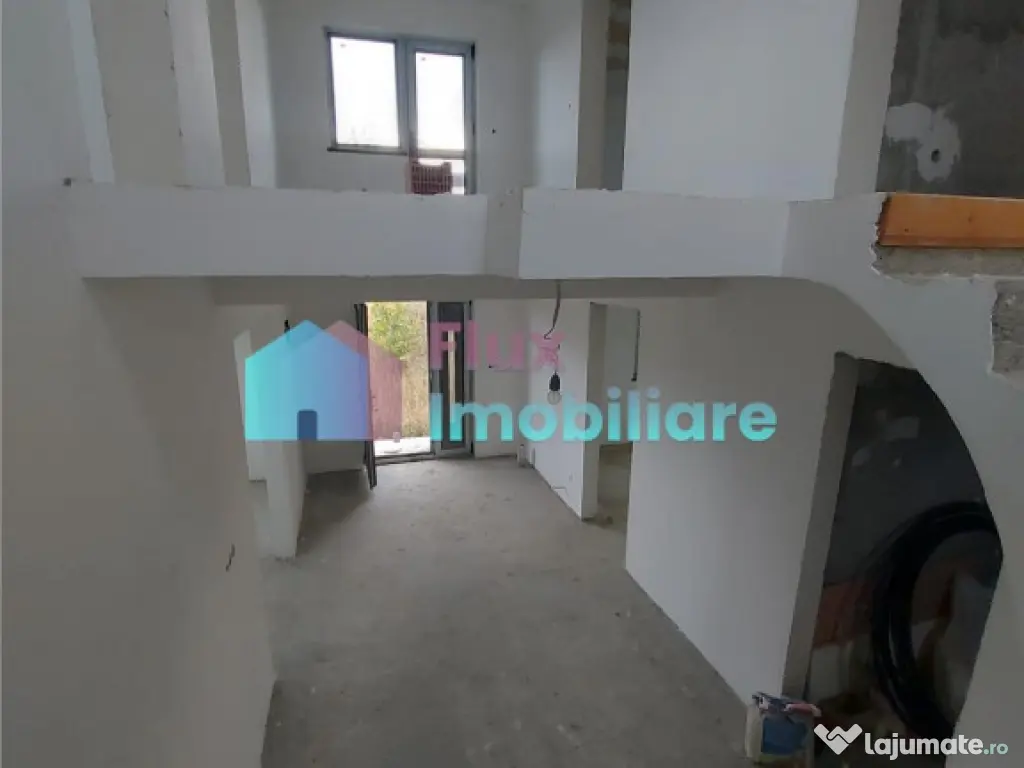 Casa cu 8450 mp teren in Solca 