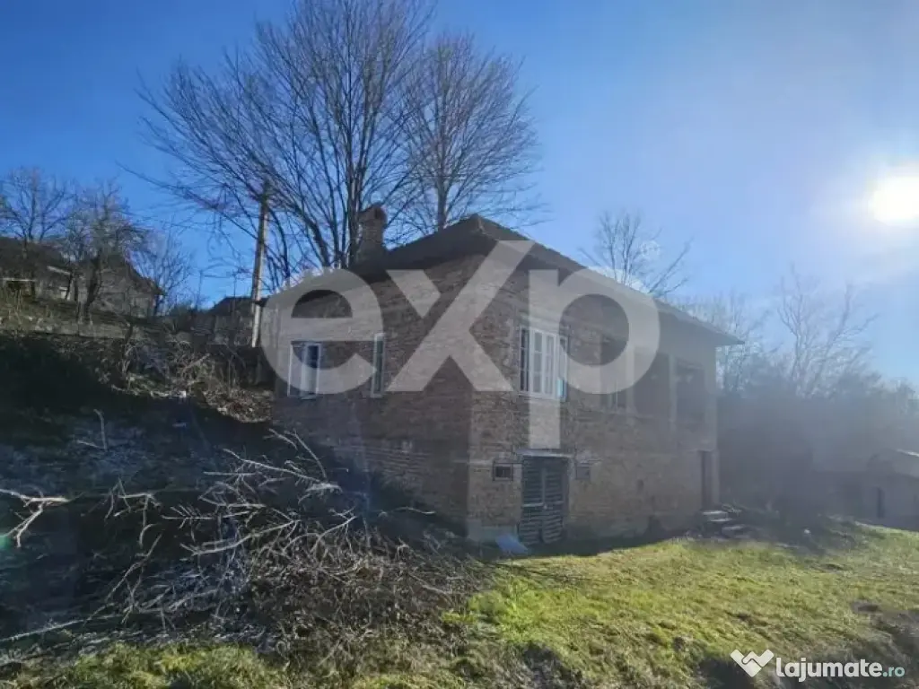 Casă 3 camere în Livezeni – Stâlpeni | 88 mp utili, ter