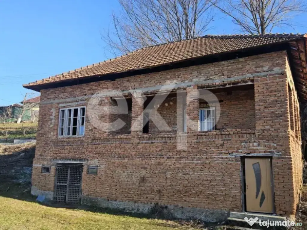 Casă 3 camere în Livezeni – Stâlpeni | 88 mp utili, ter