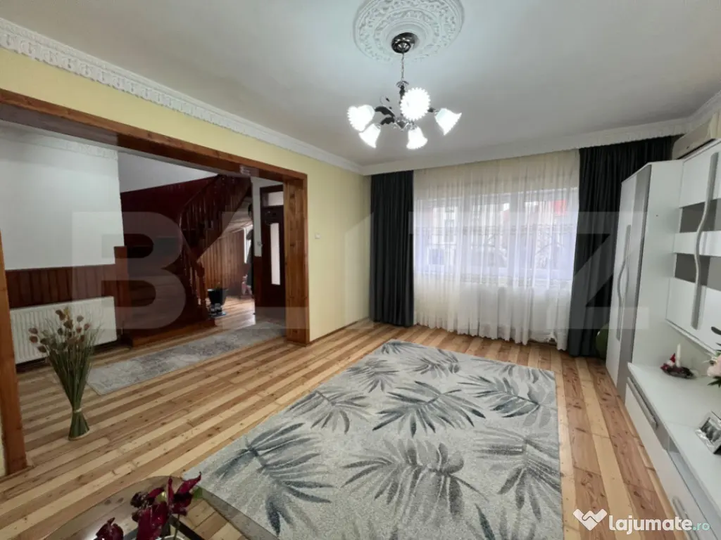 Casă tip duplex – 272 mp utili, 9 camere