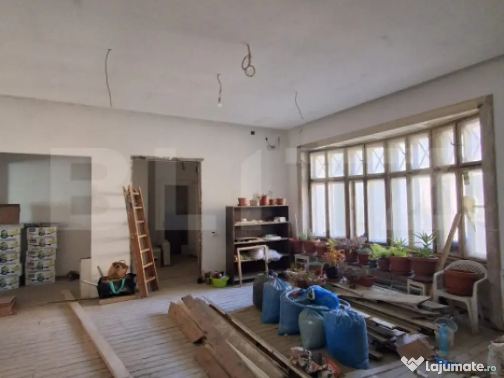 Spațiu comercial 200 mp + acces pod 200 mp, 3 balcoane, lâ 